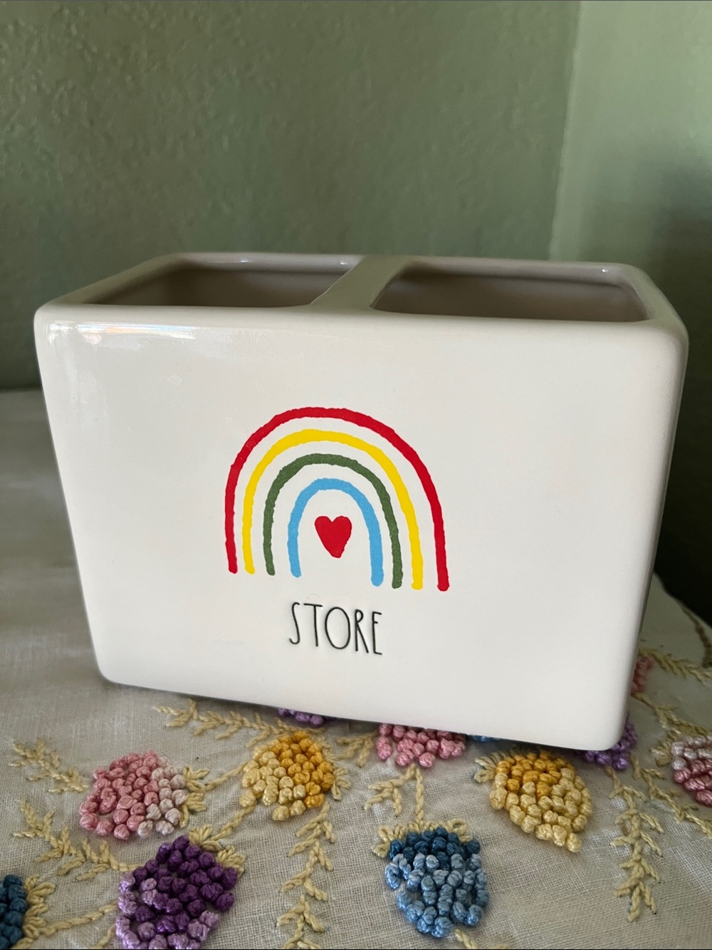 Ceramic Rainbow Toothbrush Holder – Cream